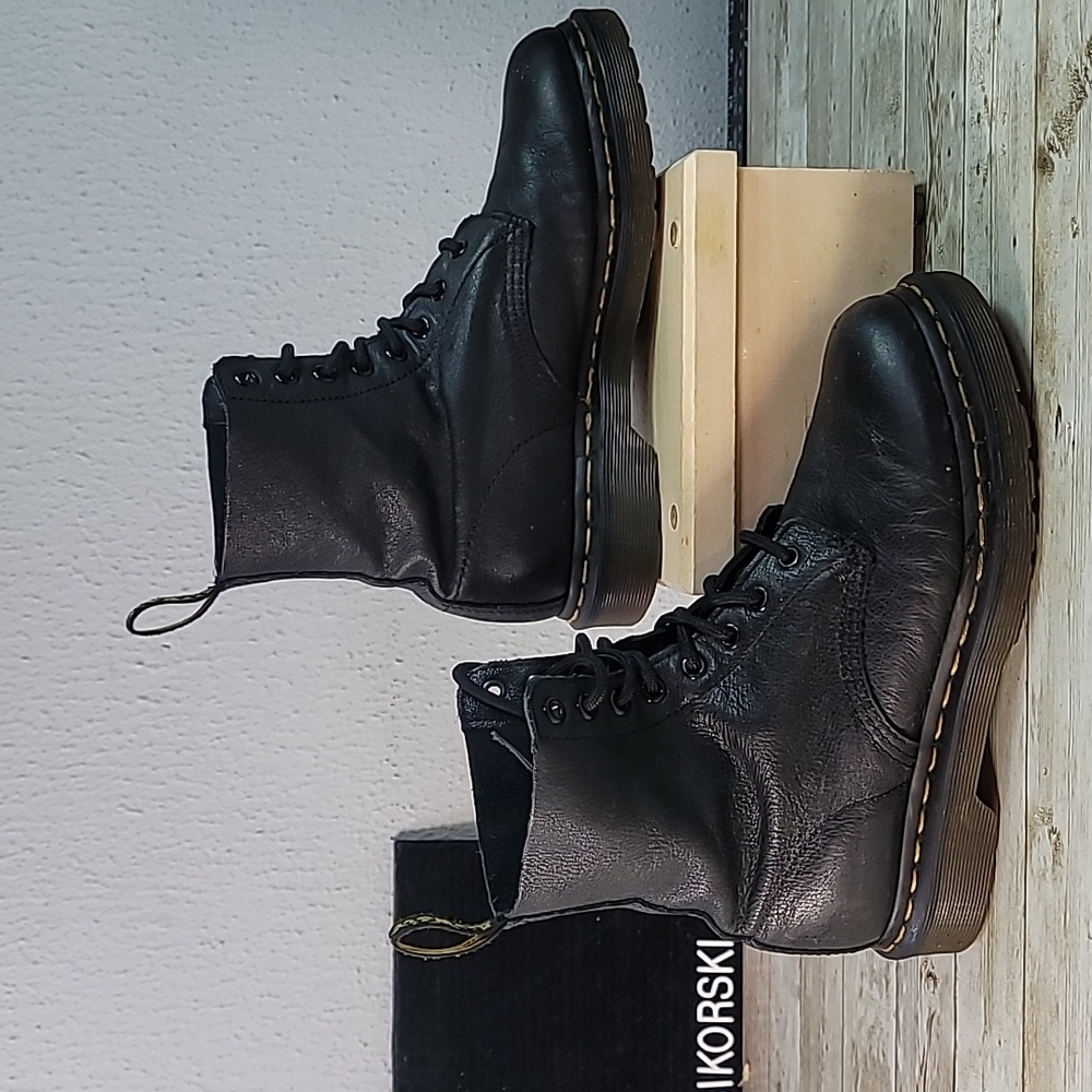 Dr. Martens Doc Pascal Soft Leather Black 8i Boots UK 6 US 7 Barely Worn Punk